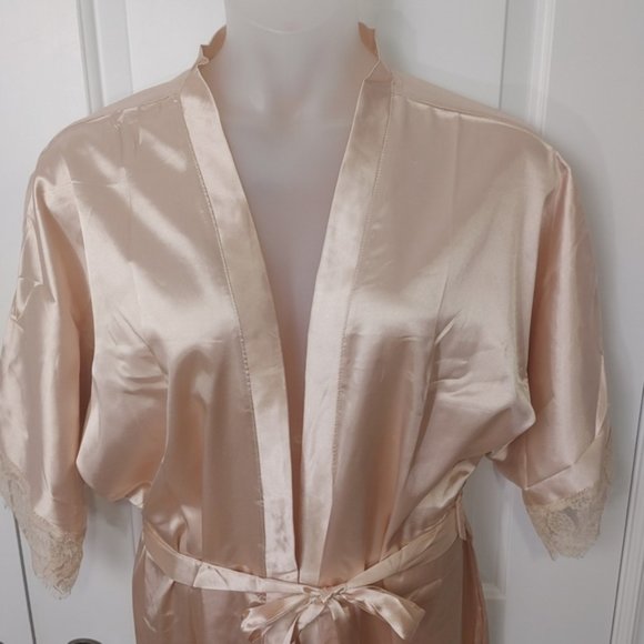 Cream silk like robe xxl - Picture 2 of 8